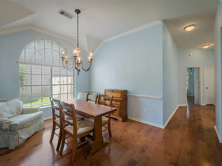 9719 Hawkins Ln — Photo 7