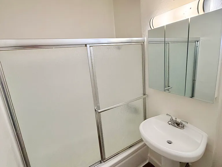 12414 Dunrobin Ave #5 — Photo 7