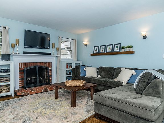 4th image of 98 Diamondcrest Ln