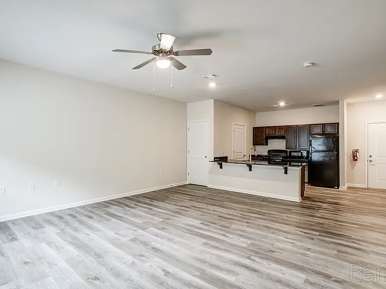 Hummingbird Hill Apartments — Photo 19
