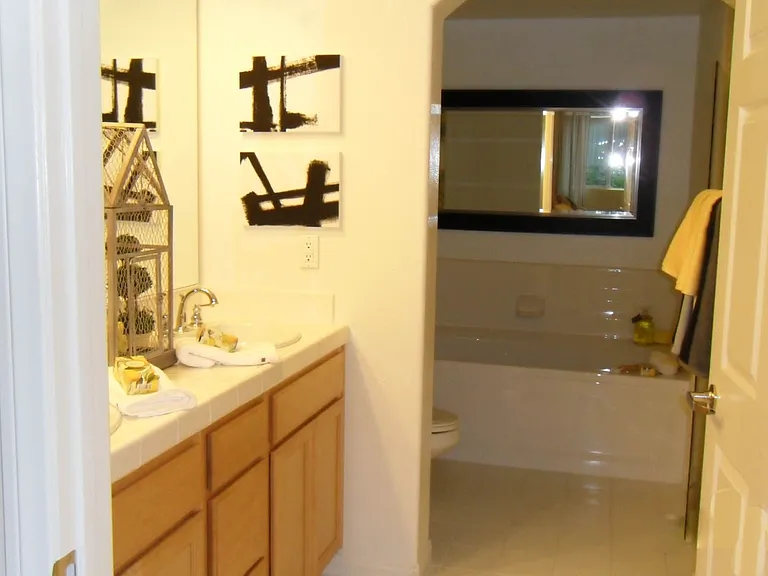 Glenoaks Villas — Photo 92