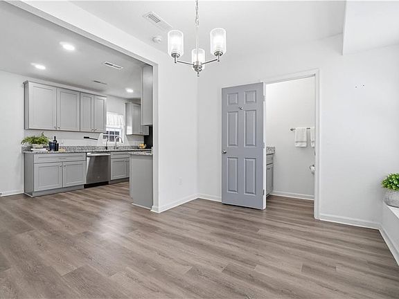 5th image of 874 Rugby St