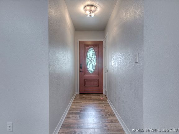 3rd image of 808 N Moccasin St