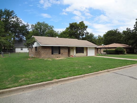 3rd image of 203 Shady Ln