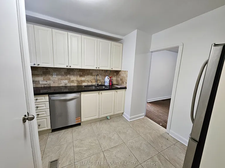 557 Lawrence Ave W — Photo 15