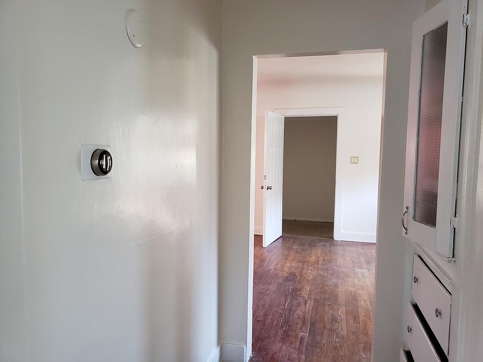 2nd image of 11838 Hamlin St