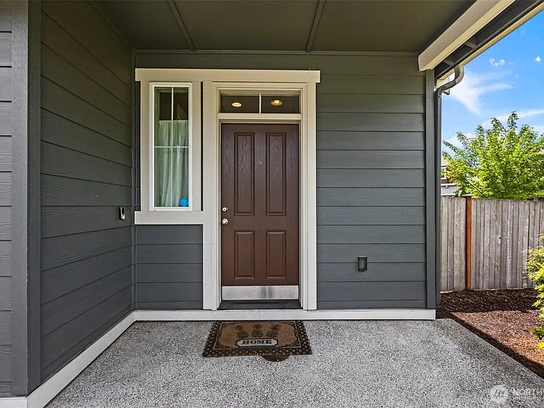 6605 Svea Ct NE — Photo 2