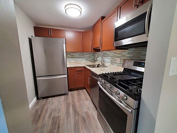 5th image of 1463 Mercury Dr APT 425