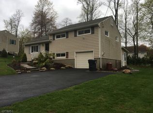 19 Locust Dr, Morris Plains, NJ 07950