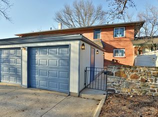 871 Delmonico Dr, Ballwin, MO 63021