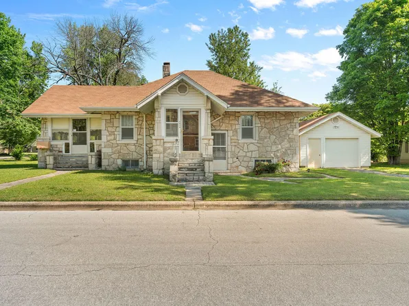 2018 S Kings Avenue, Springfield, MO 65807