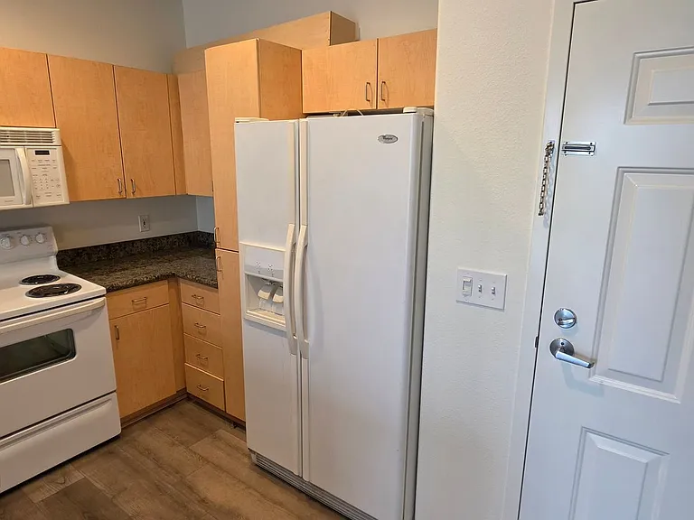 1501 Front St #202 — Photo 8