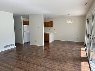 Flying Hills Apartments — Photo 18