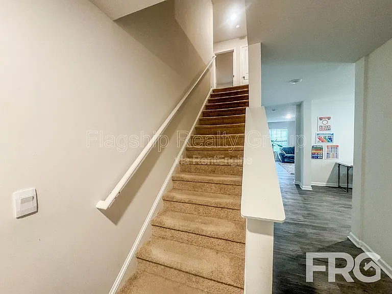 1028 Riverstone Dr — Photo 14