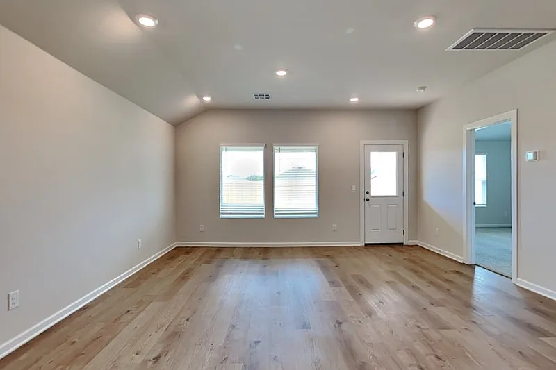 4 bed, 2.0 bath, 1614 sqft, $1,750 — Photo 2