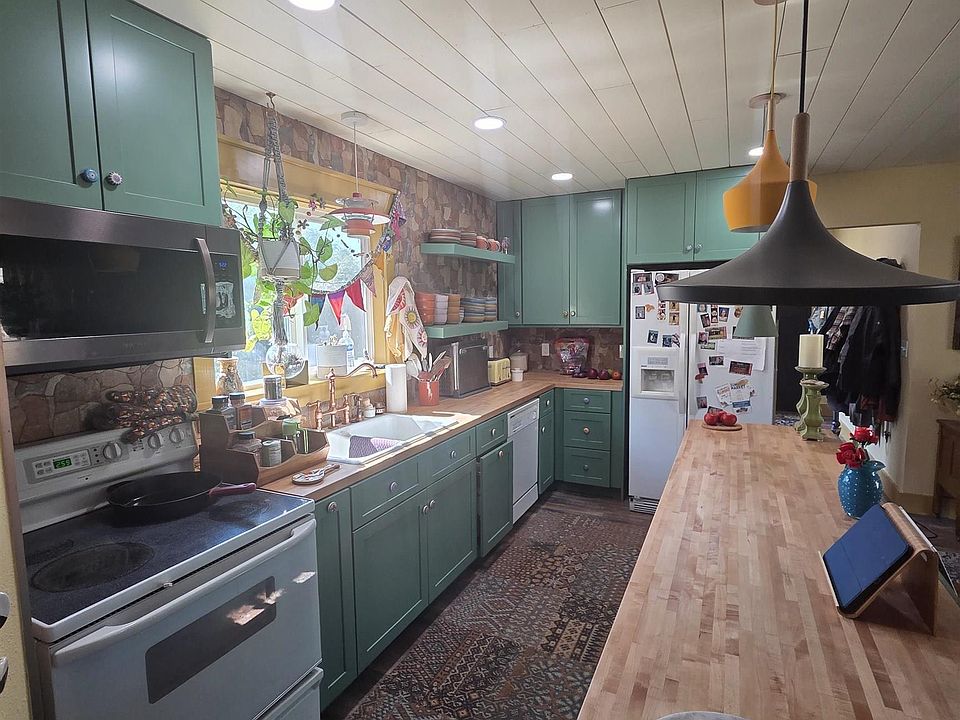 1st image of 870 Dutch Flat Rd