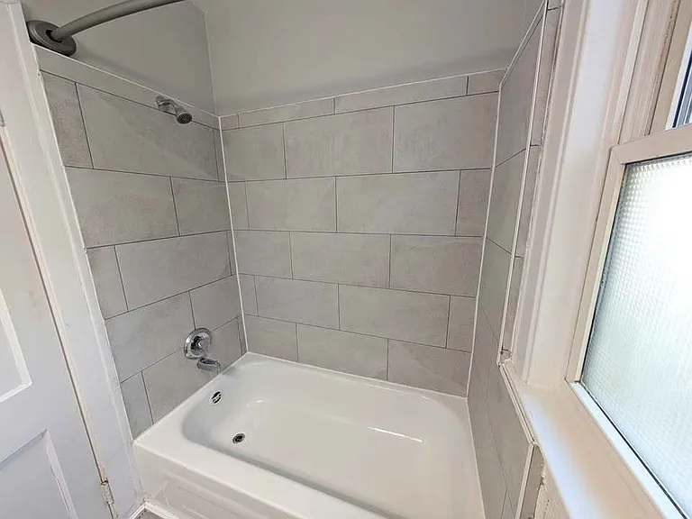 1091 Gladstone Ave — Photo 11