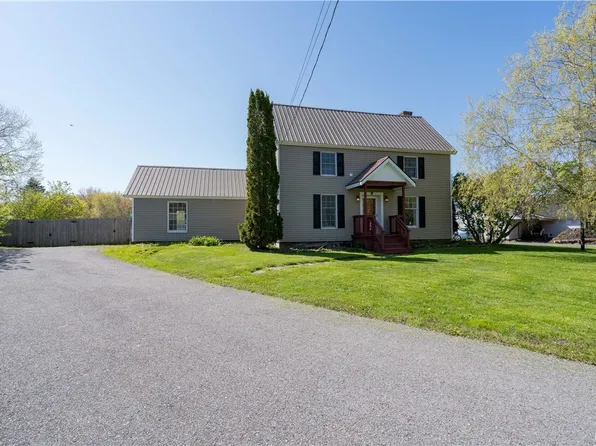 110 Monroe St, Sackets Harbor, NY 13685