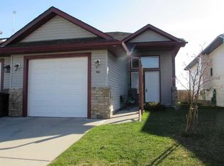 742 W Carriage Lane Dr, Carstairs, AB T0M 0N0