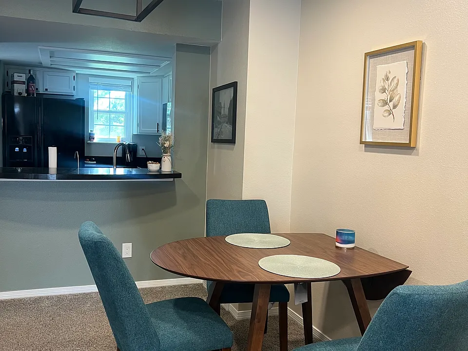 Dining table and breakfast bar.