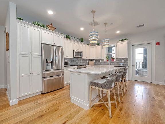 2nd image of 50 Coppersmith Way #302