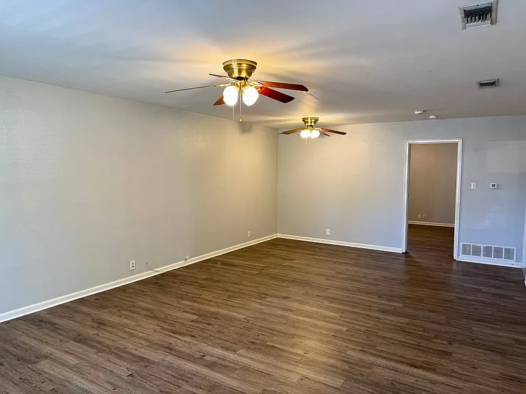 3208 Kenesaw Ave — Photo 4
