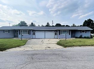 121 Wallace Pl, Waterloo, IA 50702