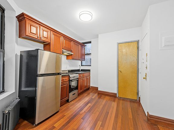 3rd image of 112 E 97th St APT 5W