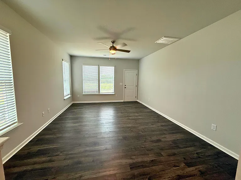 144 Gervais Cir — Photo 9