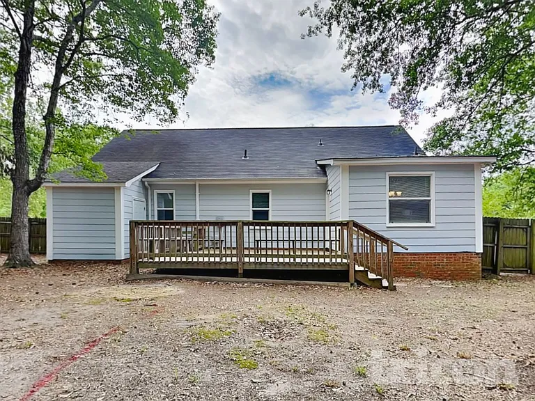 504 Lord Howe Rd — Photo 17