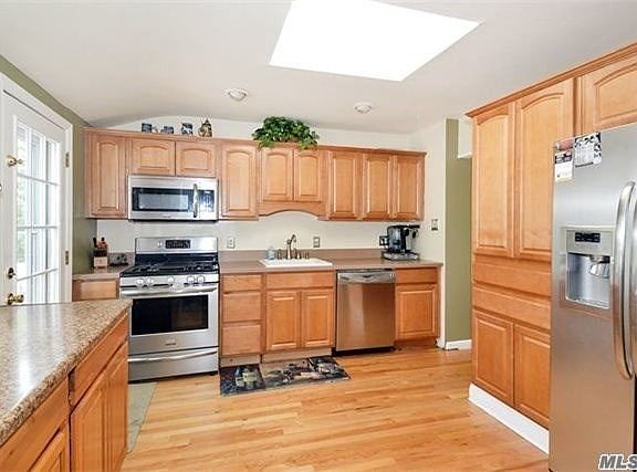 5th image of 5 Topaz Dr