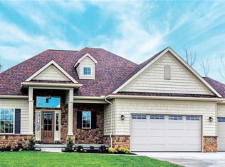 8464 Eastmoor Ln, Williamsville, NY 14221