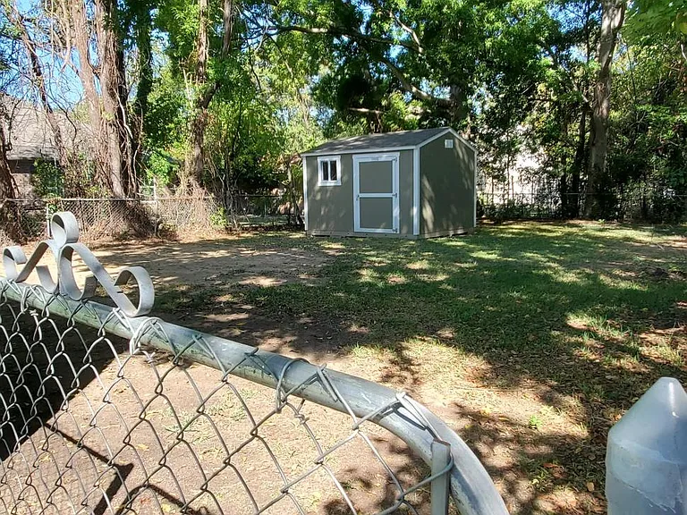 408 W Cass St — Photo 23