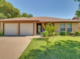 8032 Pebblebrook Dr, Watauga, TX 76148