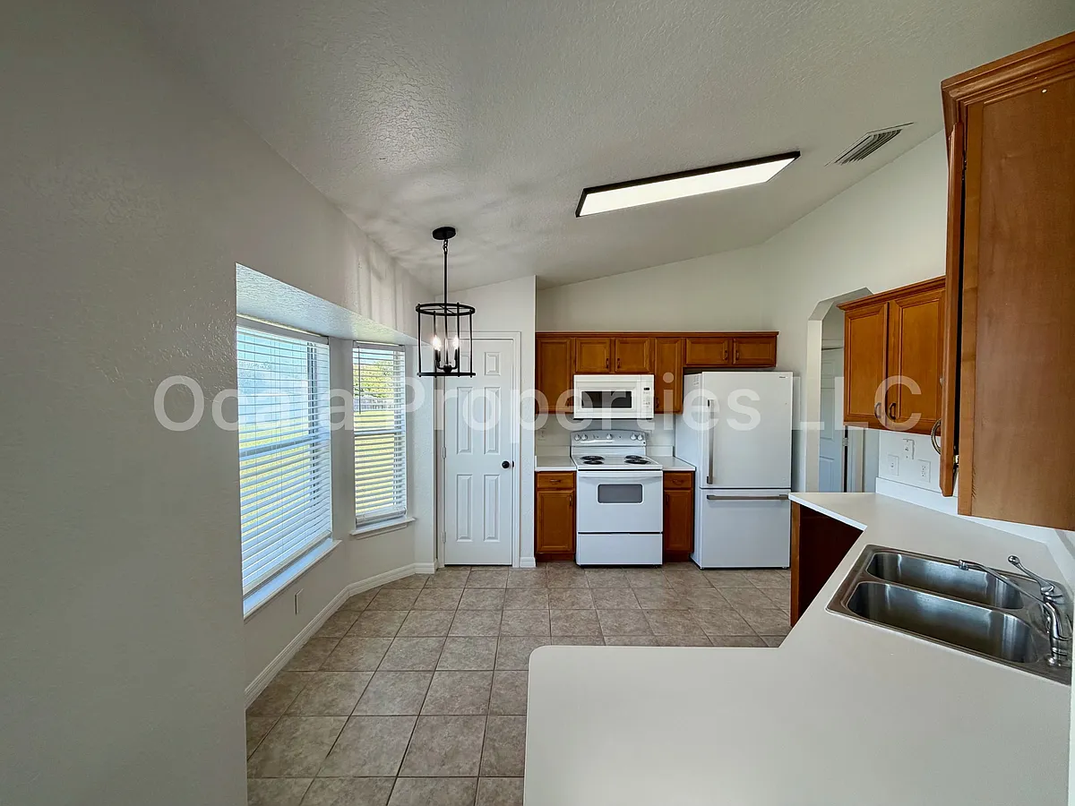 Building Photo - 12224 SE 101st Ave