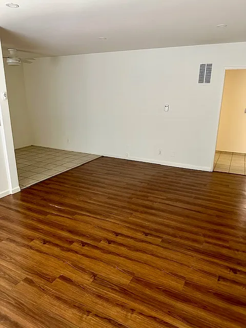 2 bed, 900 sqft, $2,700 — Photo 3
