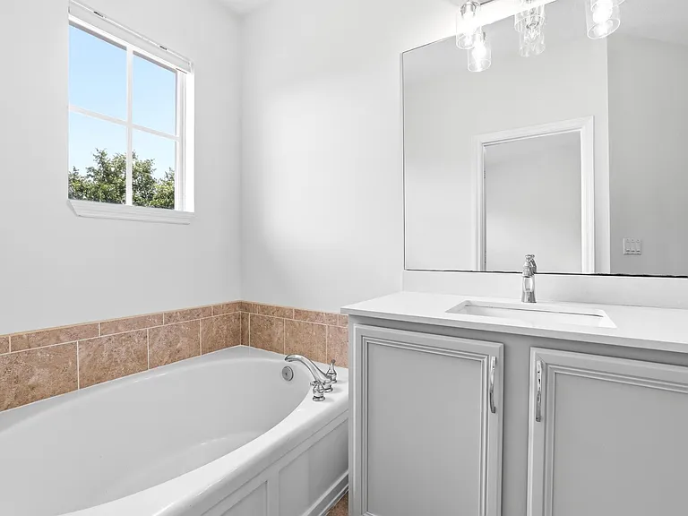 127 E Thatch Palm Cir — Photo 13