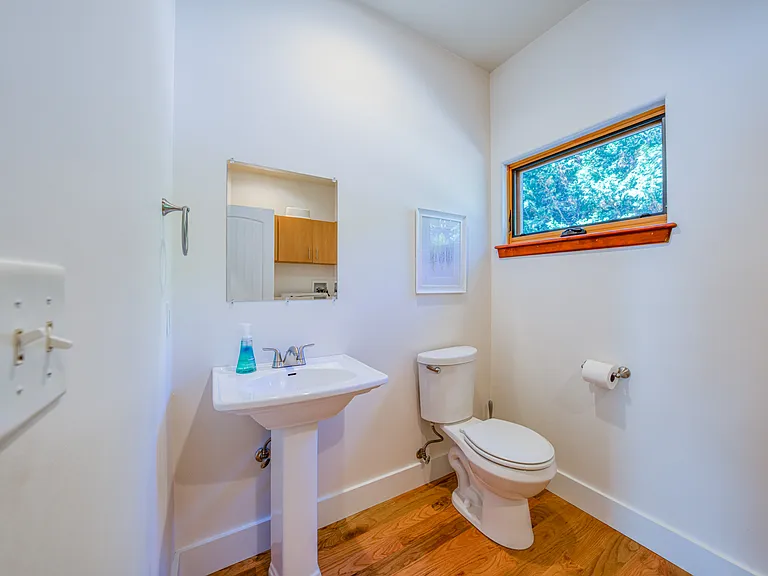 9 Boyd Ave — Photo 43