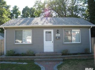 281 S Erie Ave, Lindenhurst, NY 11757