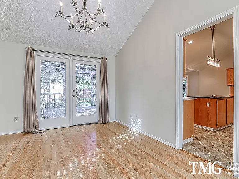 11004 NE Sherwood Dr — Photo 3