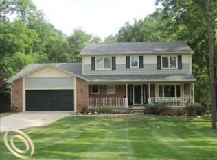 6046 Cunningham Lake Rd, Brighton, MI 48116