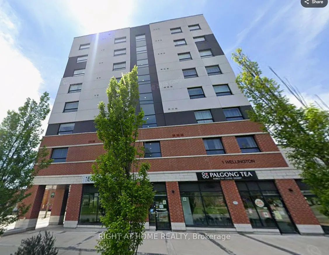 One Wellington Condos — Photo 2
