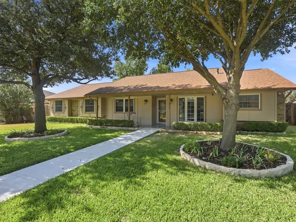 1550 Oak Creek Dr, Lewisville, TX 75077