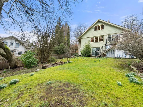 163 E Kings Rd N, Vancouver, BC V7N 1H4