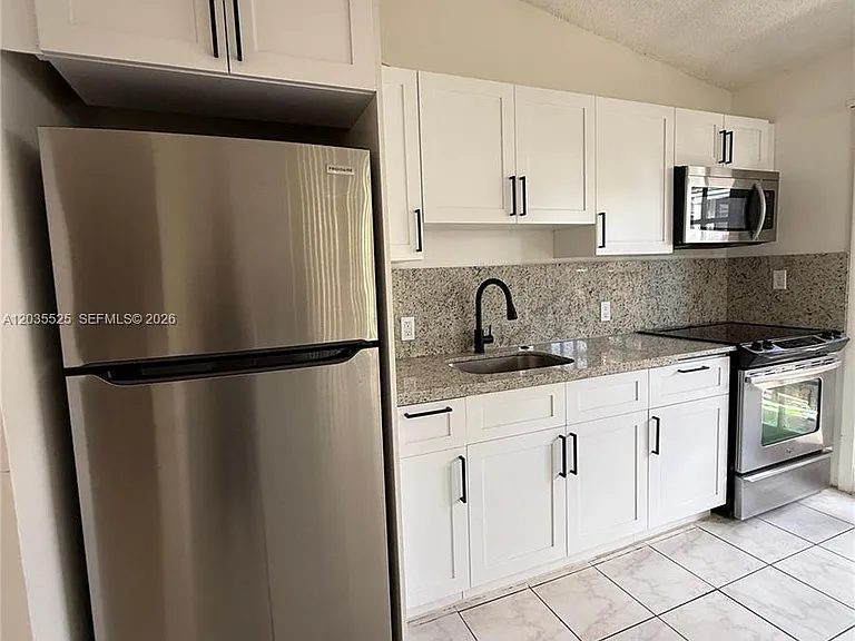 10968 SW 5th St #10968 — Photo 5
