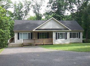 1407 Lakeview Dr, Cross Junction, VA 22625