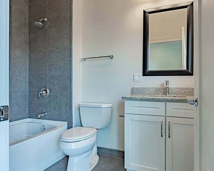 2100 Greenwood St #203 — Photo 5