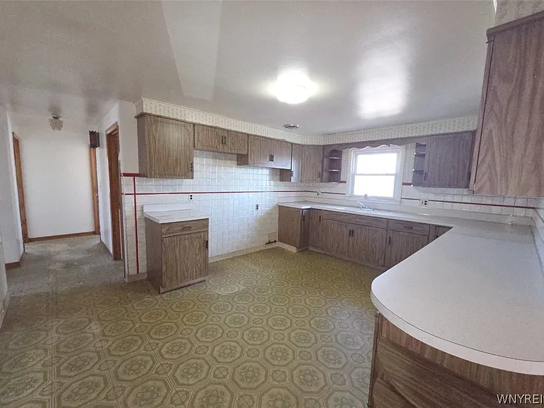 181 Willett St — Photo 7