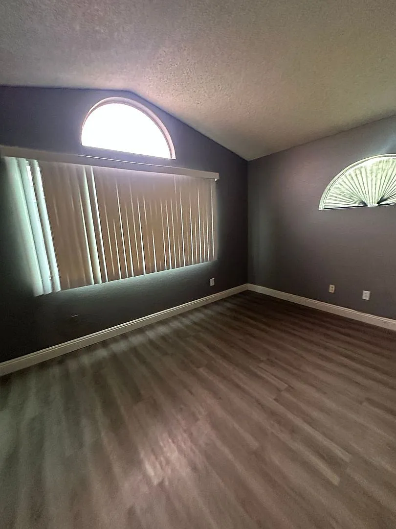 Perfect location and perfect 4 bedrooms Rental Home in now available — Photo 2