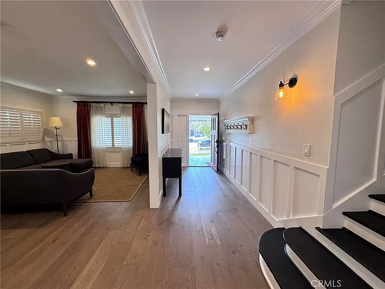 2716 S La Salle Ave — Photo 10